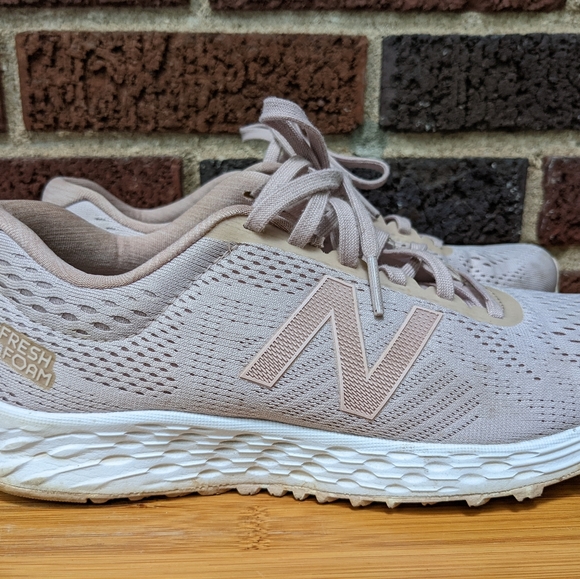New Balance Women's Pink Fresh Foam Running Shoes Size 7.5 - Picture 2 of 6